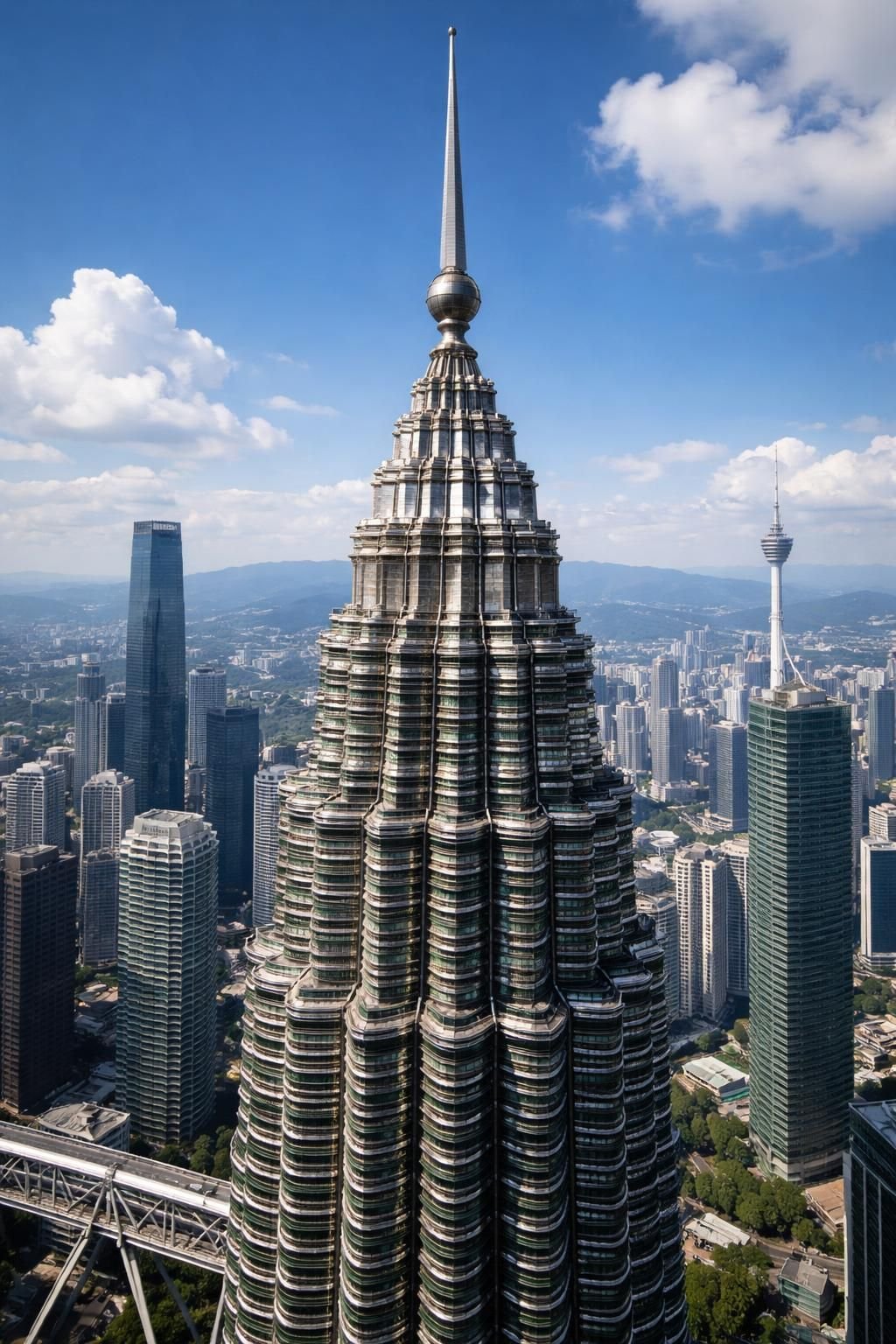 découvrez la hauteur précise des tours petronas à kuala lumpur et apprenez tout sur ces célèbres gratte-ciel emblématiques de la malaisie.