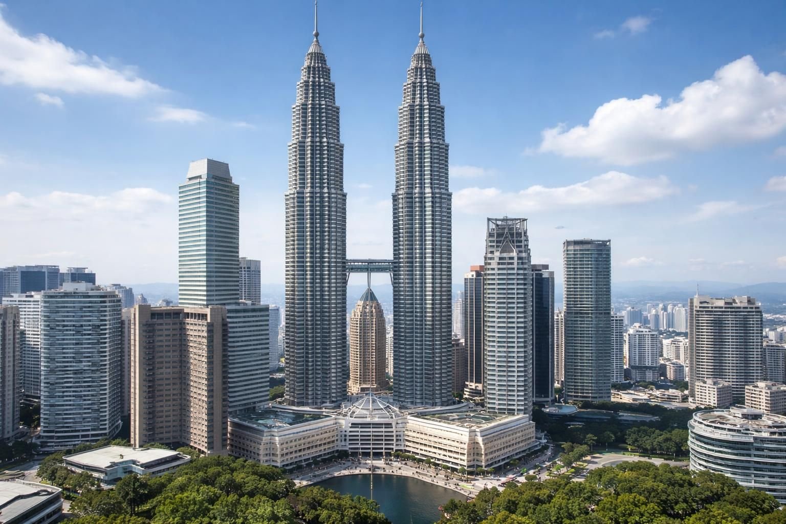 découvrez la hauteur exacte des tours petronas à kuala lumpur, emblèmes architecturaux et symboles de la modernité en malaisie.